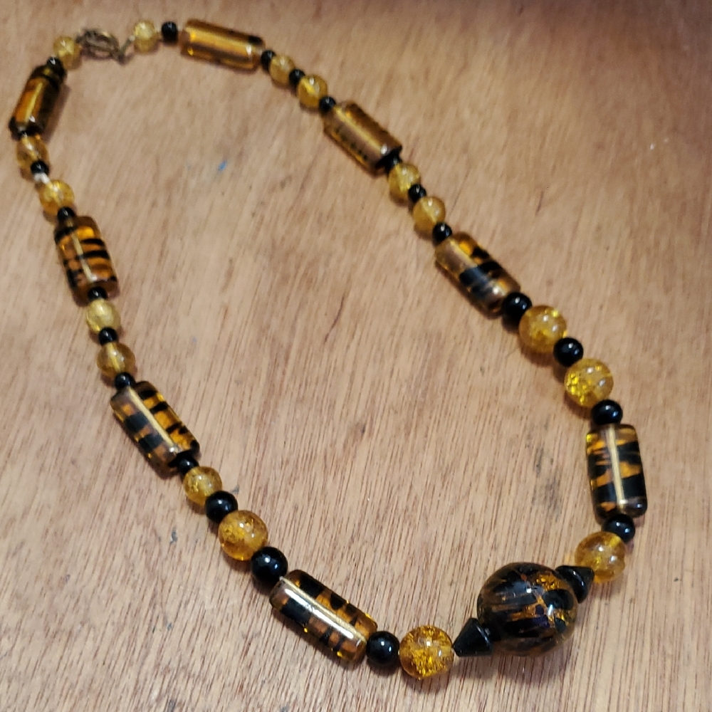 Elegant Amber and Black Beaded Vintage Necklace DY664